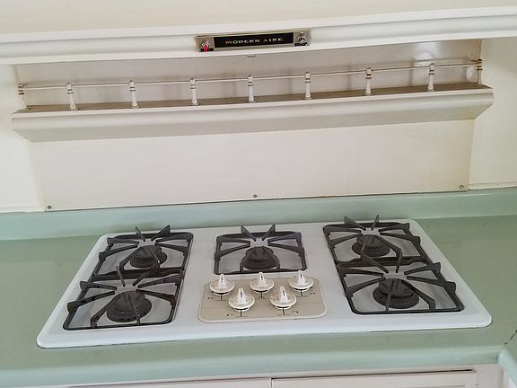 5th image of 525 De Soto Dr