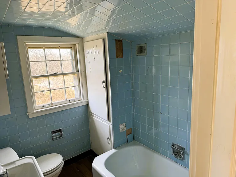 915 Perry Hwy — Photo 28