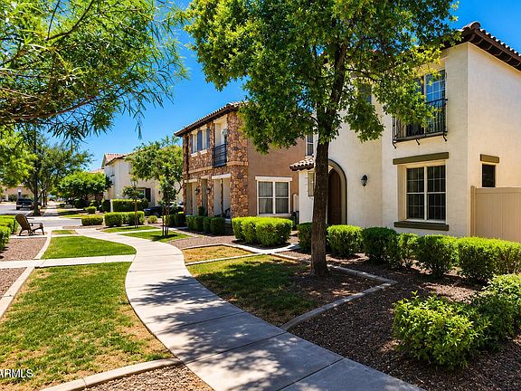 3rd image of 969 S Huish Drive