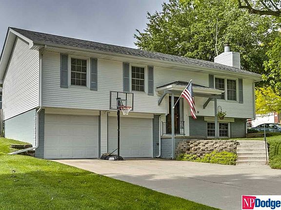 2nd image of 3207 Leawood Dr