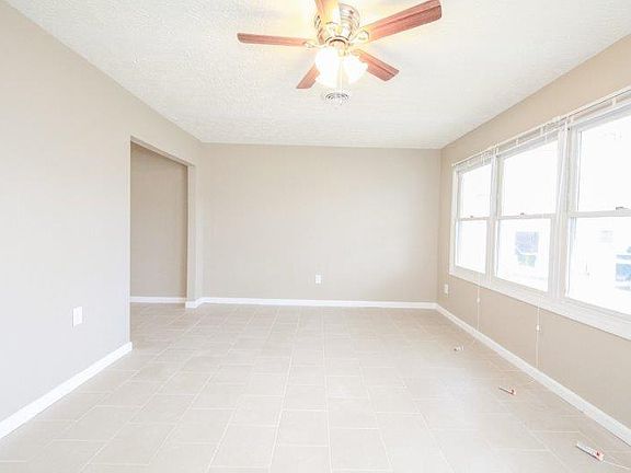 4th image of 7 Ramona Dr