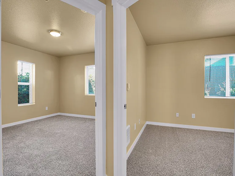 Live the South Salem Lifestyle: Walkable city, beautiful nature, endless possibilities. — Photo 21