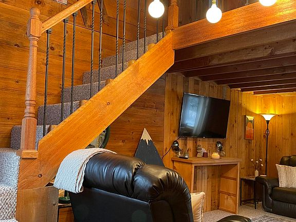 3rd image of 3091 Carrabassett Valley Drive
