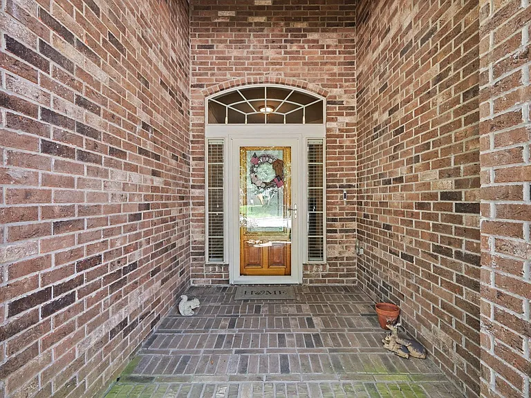 1912 Hill Manor Dr — Photo 3