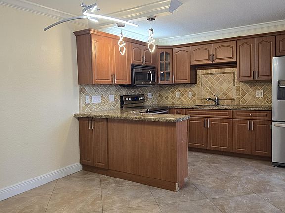 5th image of 257 Lake Arbor Drive