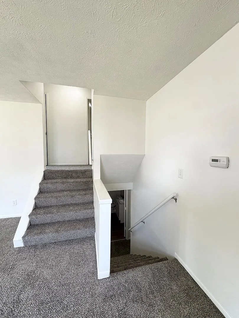 Spacious 3 Bedroom Available Now! — Photo 4