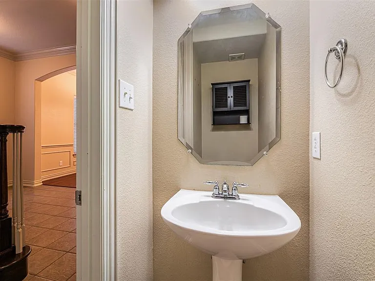 1475 Cambridge Dr — Photo 32