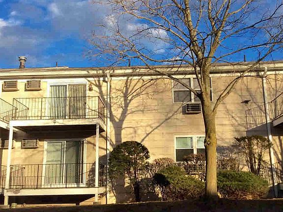 2nd image of 304 Parkside Dr #1