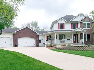 7409 Railway St, Palo, IA 52324