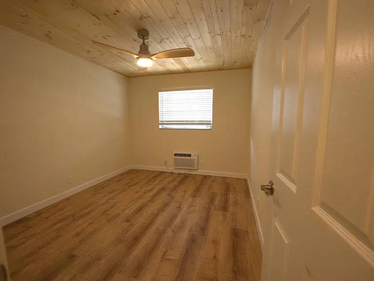 220 Lucerne Ave #4 — Photo 17
