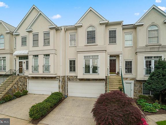 3rd image of 4018 Dogberry Ln