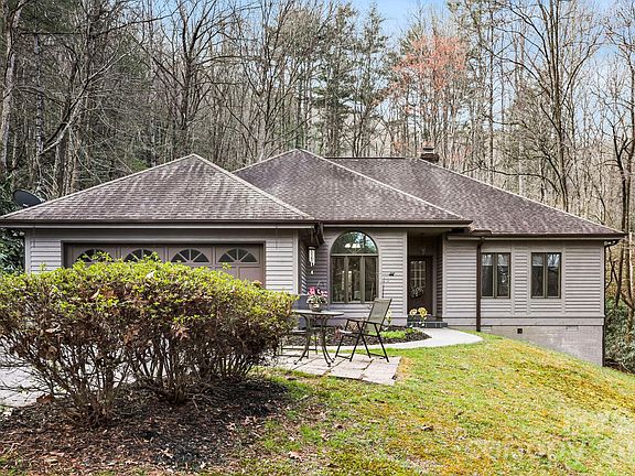 2nd image of 446 Silver Fox Ln
