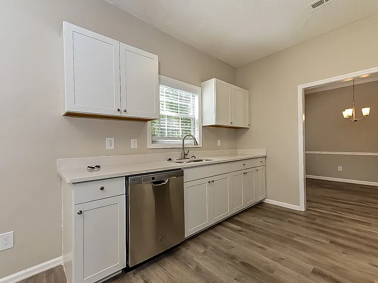 1603 Blossom Dr — Photo 7