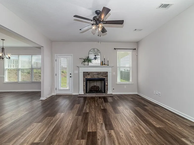 4831 Fairmont Dr — Photo 7