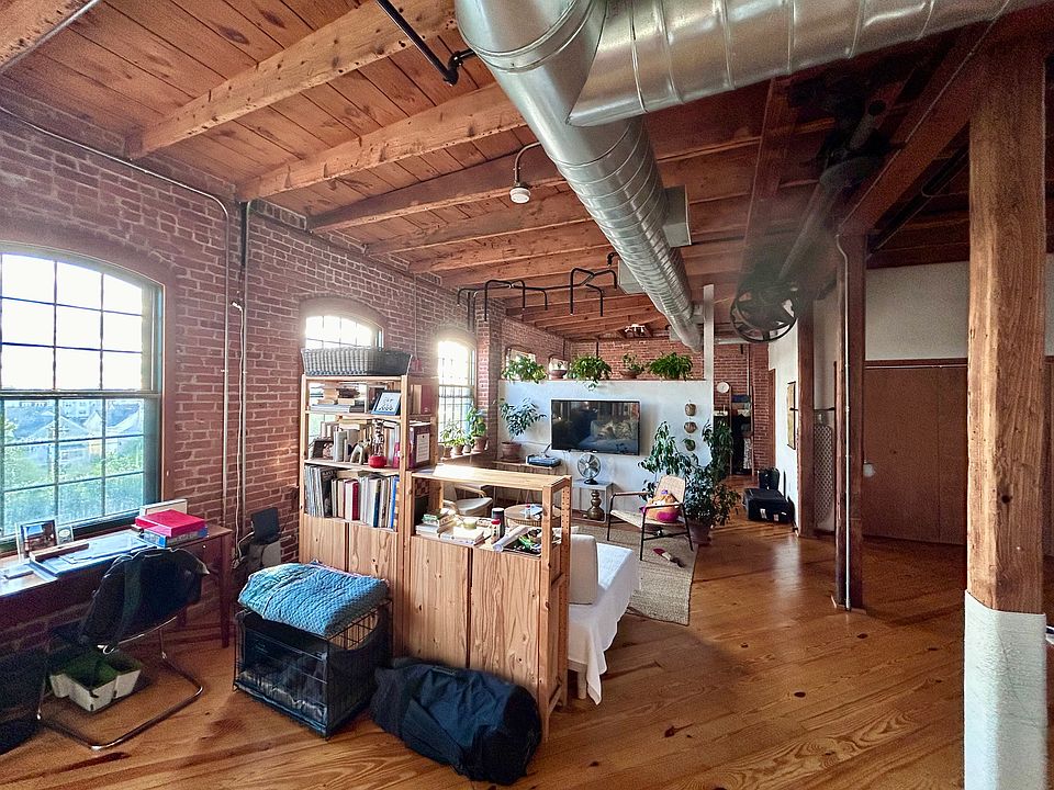 1st image of 409 Pine St Unit 402