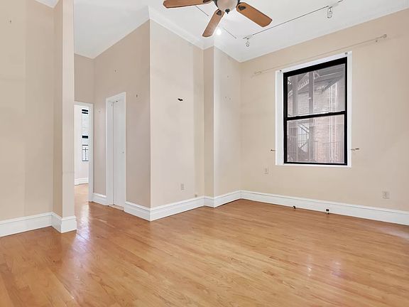 4th image of 140 W 69th St APT 79B