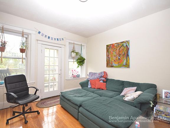 2nd image of 9 Egremont Rd #18