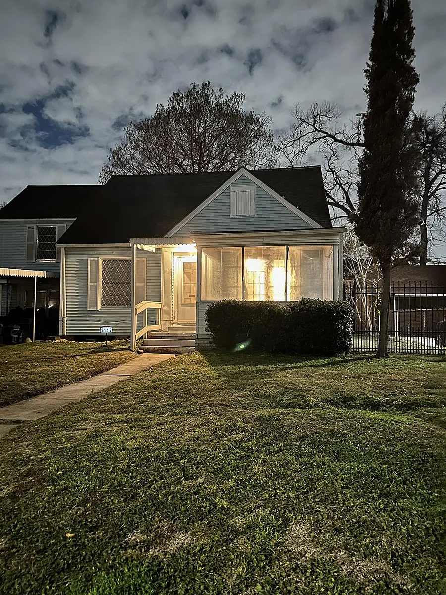 Front view (night) - 1112 Smallwood Ln