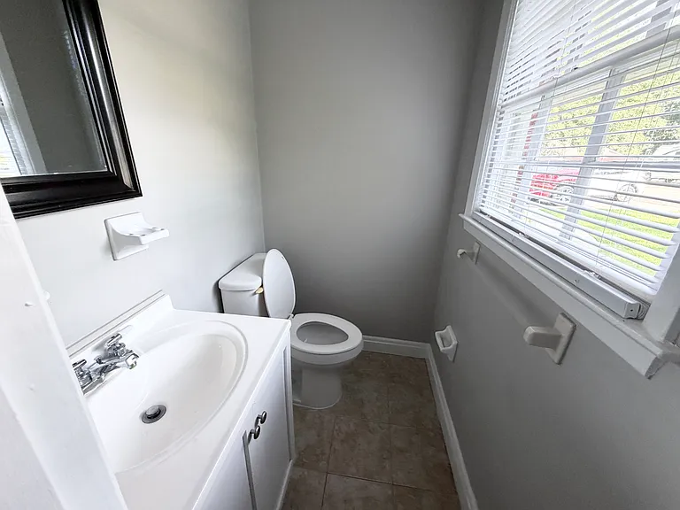 Elliott Dr — Photo 16