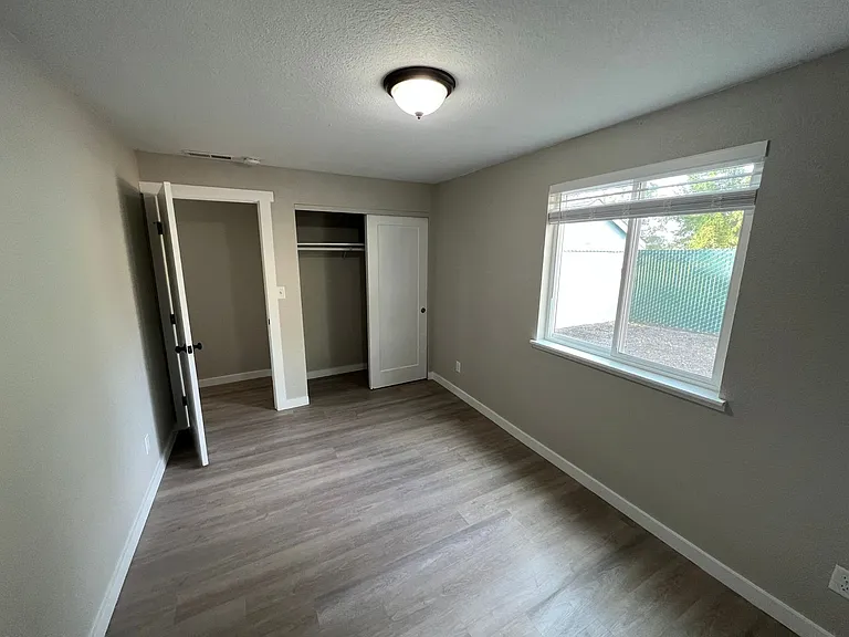 2100 S 11th Ave — Photo 11
