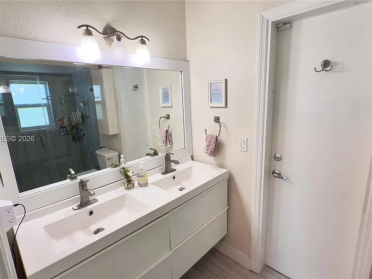 2411 NW 31st St — Photo 22