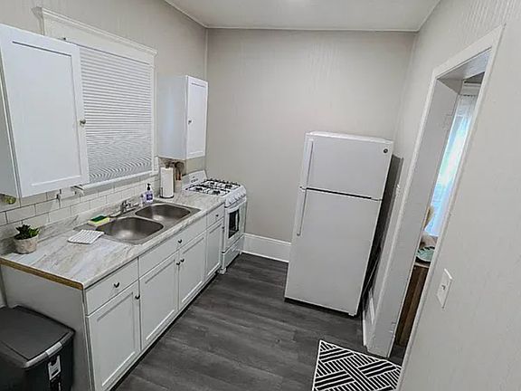 5th image of 10413-10415 Bernard Ave