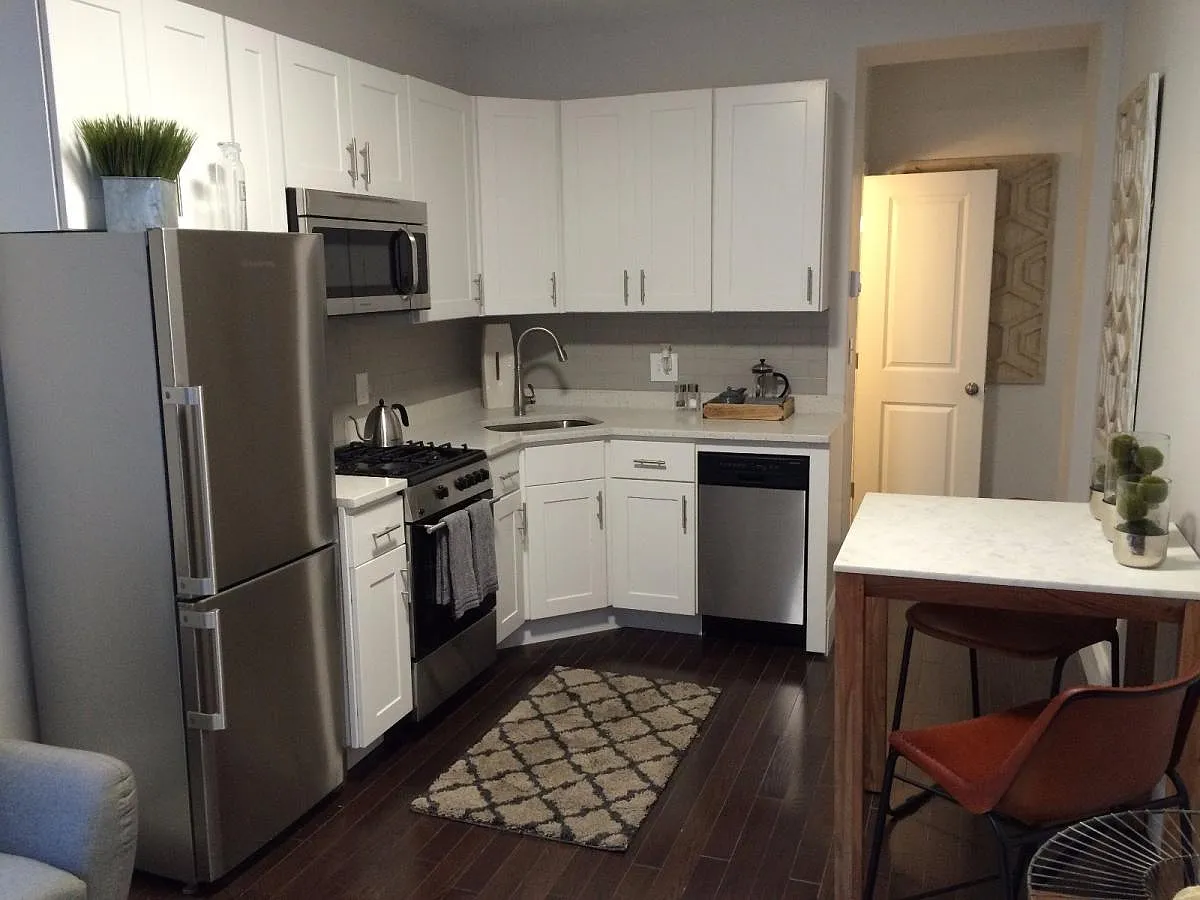 2 bed, 600 sqft, $4,000 — Photo 3