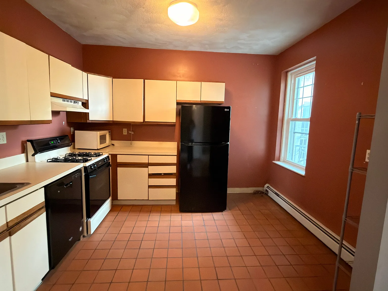 2 bed, 1.0 bath, $2,500 — Photo 2