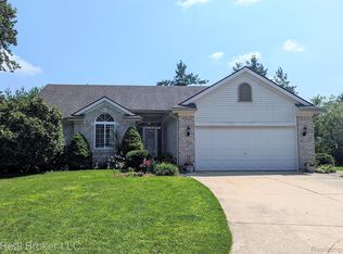 1715 Heron View Ct, West Bloomfield, MI 48324