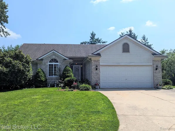 1715 Heron View Ct, West Bloomfield, MI 48324