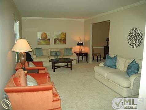 Living Rm with Crown Moldings.JP