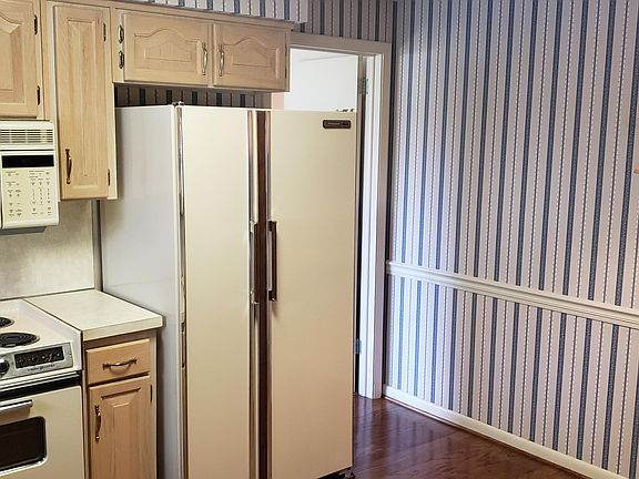 3rd image of 1951 Afton Ln