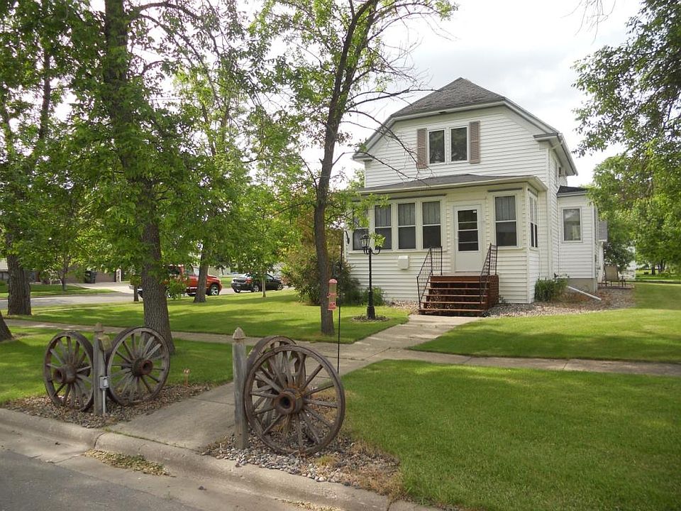 1st image of 602 2nd Ave NE