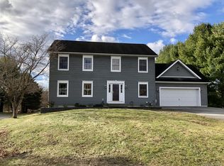 4 Grapevine Pl, Poughkeepsie, NY 12603