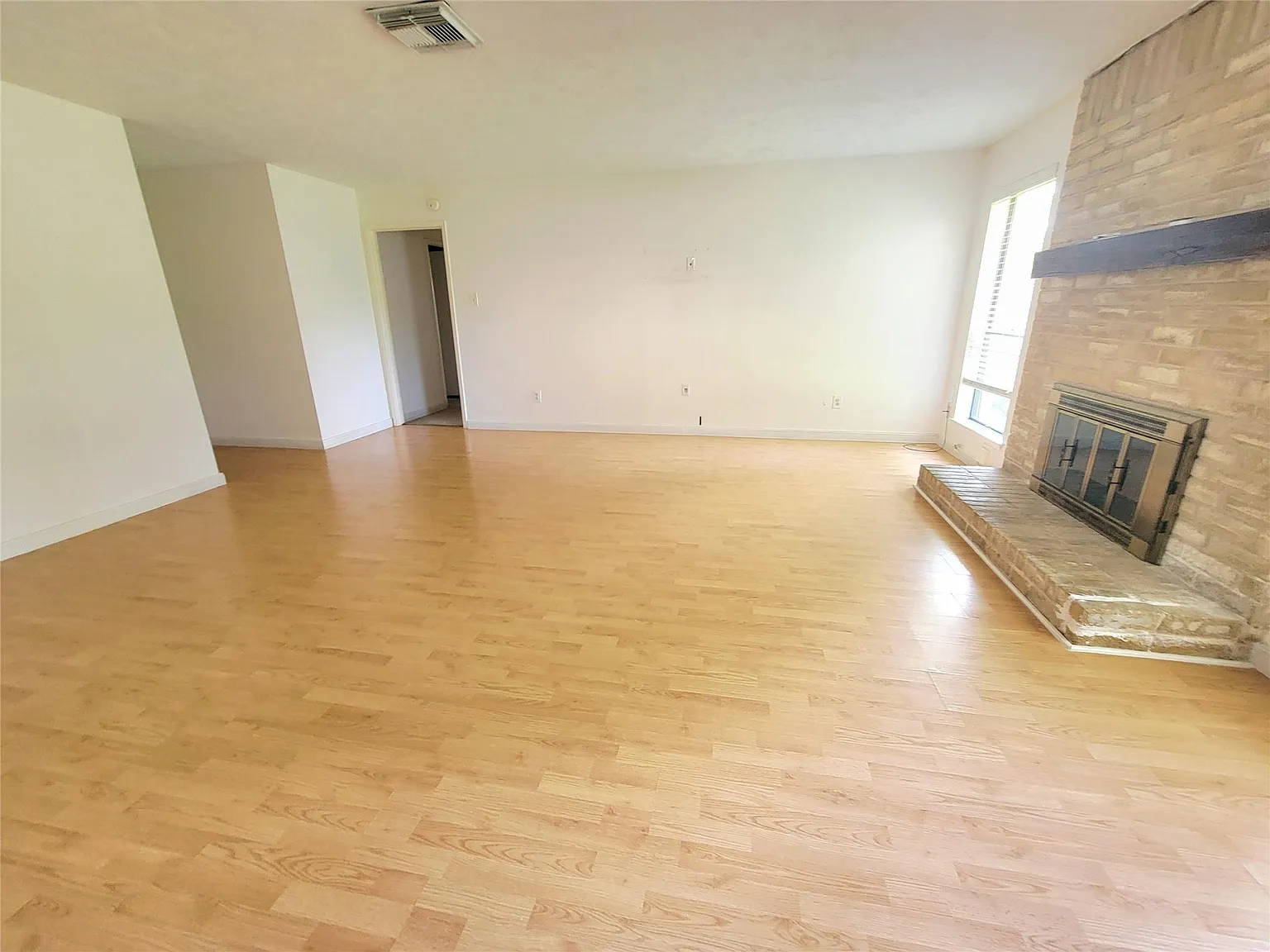 3 bed, 2.0 bath, 1350 sqft, $1,780 — Photo 4