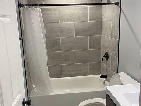 4th image of 3234 Heatherton Dr APT 2