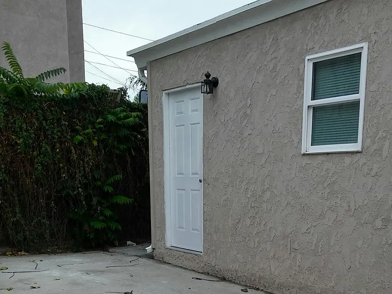 743 Harris Ave #B — Photo 2