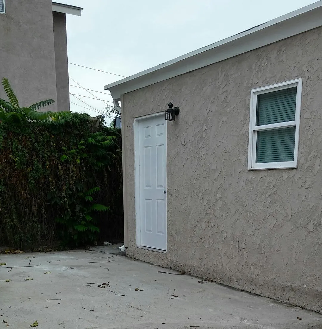 Building Photo - 743 Harris Ave #B