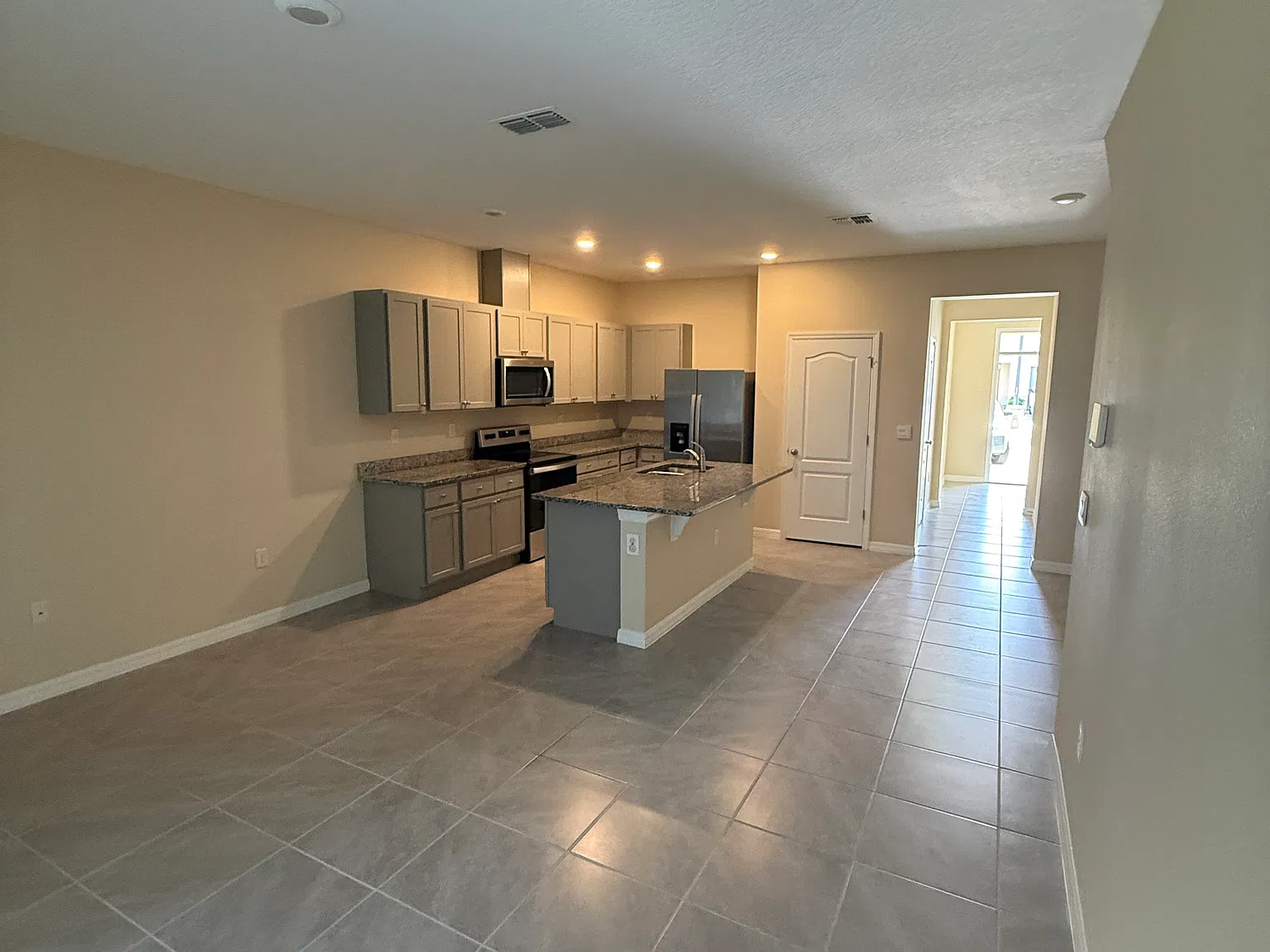 3 bed, 2.5 bath, 1700 sqft, $1,750 — Photo 4