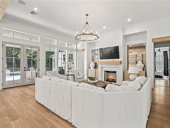 4th image of 528 Tallow Tree Dr