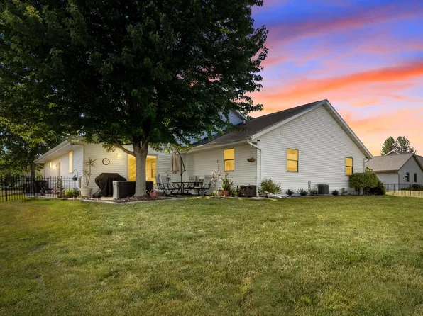118 Small Farm ROAD, Mukwonago, WI 53149