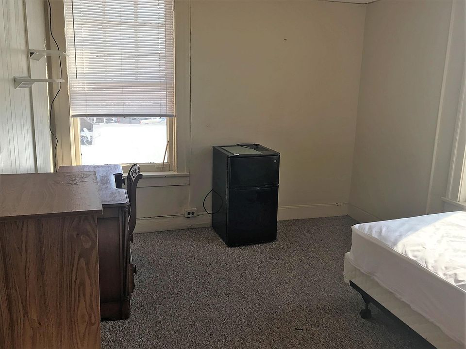 1st image of 120 6th Ave W APT 200
