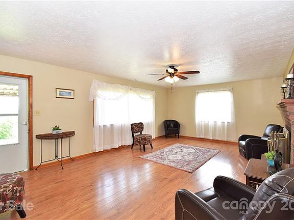 2nd image of 22 Redmond Hill Dr