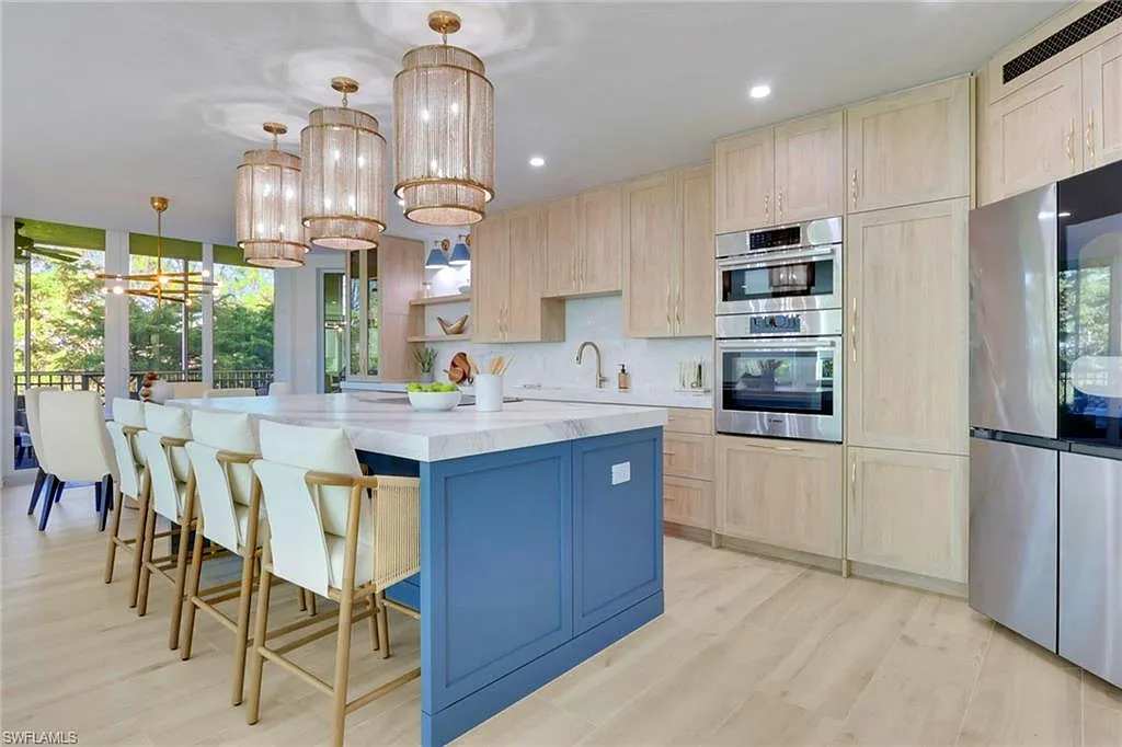 2728 Tiburon Blvd E — Photo 2