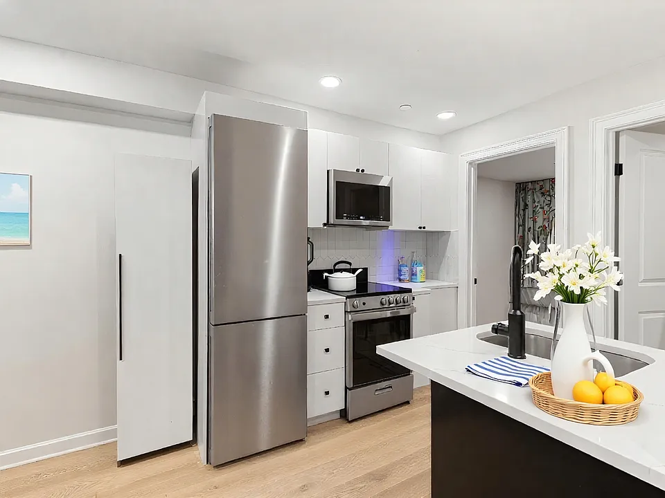 15 Bartlett Pl #1