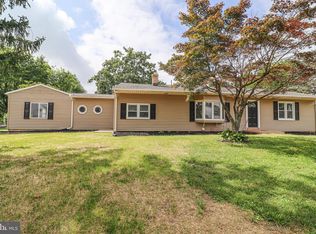 7821 Skyline Dr, Harrisburg, PA 17112