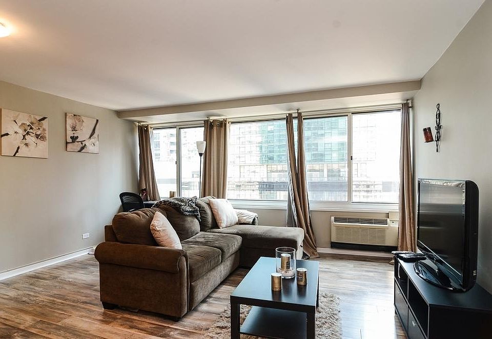 1st image of 752 N Hudson Ave #116