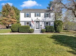 682 Mountain Rd, West Hartford, CT 06117