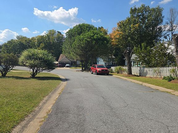 5th image of 2822 Henslowe Ln