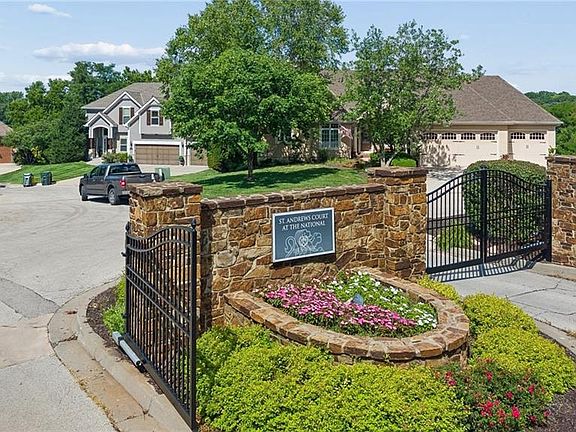 2nd image of 5870 Chateau Lane